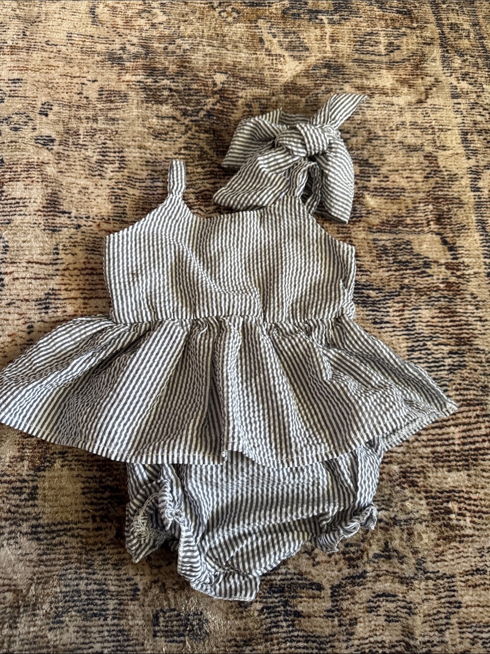 Baby girl shirt bloomer and head tie set
